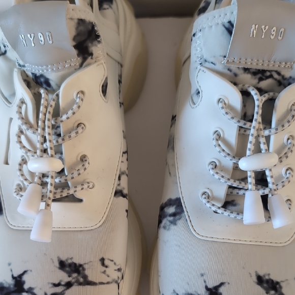 Steve Madden Monochrome Sneakers - Picture 8 of 10